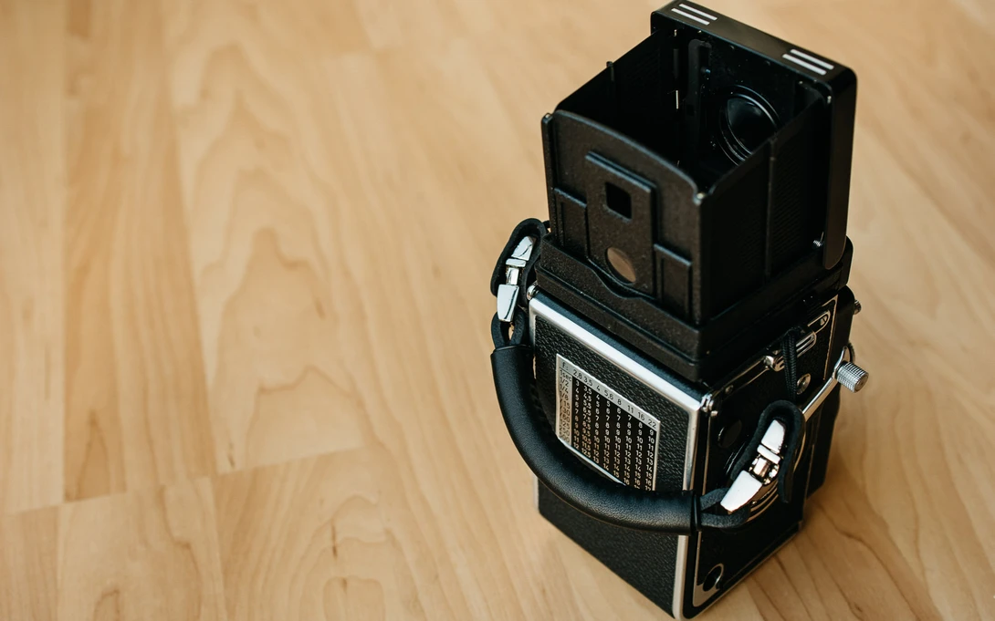 Photo of Deadcameras strap for Rolleiflex TLRs