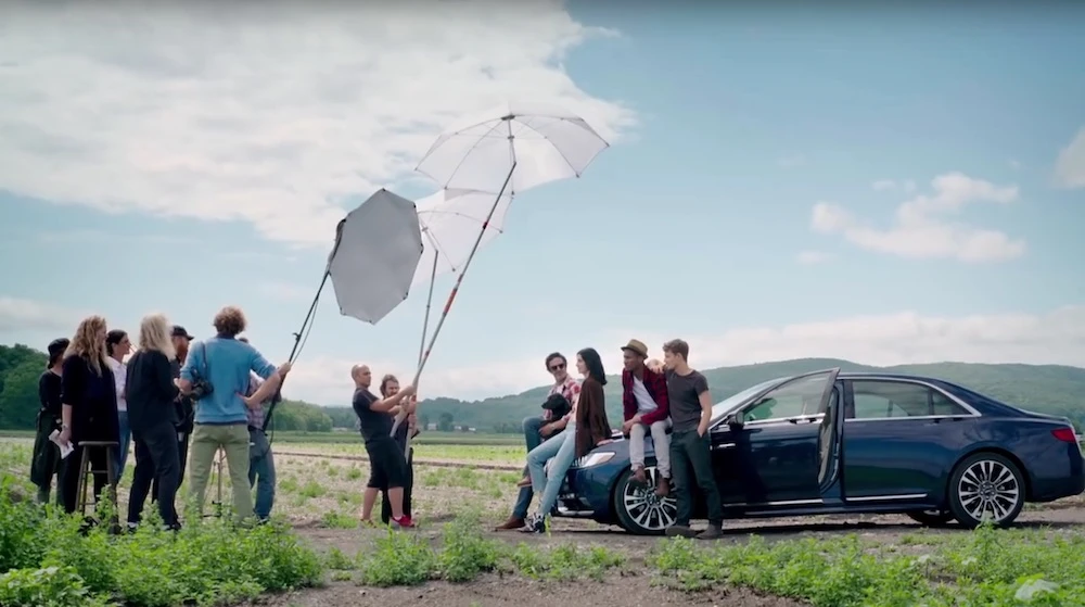Lincoln Continental BTS - Annie Leibovitz - using diffuse umbrellas
