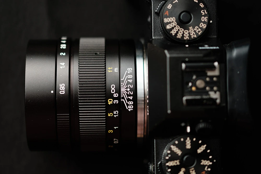 Fstoppers Reviews the ZhongYi Mitakon Speedmaster 35mm f/0.95 for