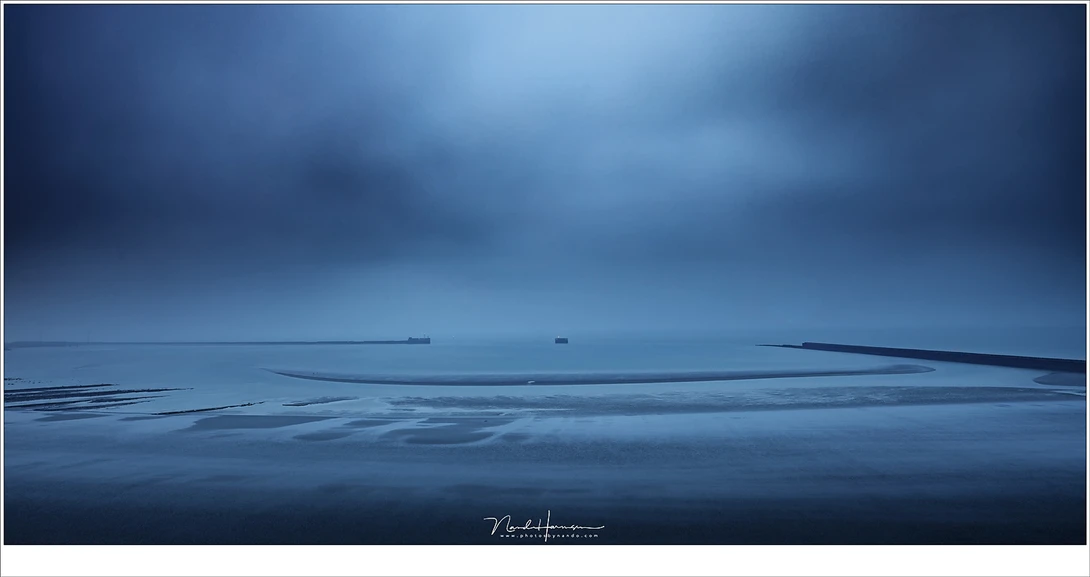 At Pointe de la Crèche we encountered a seemingly dull twilight with no sign of any sunlight whatsoever. But the mood was captured in this picture, although I did not recognized it at that time (EOS 5D mark IV + EF16-35mm @ 20mm | ISO100 | f/11 | 10sec | 