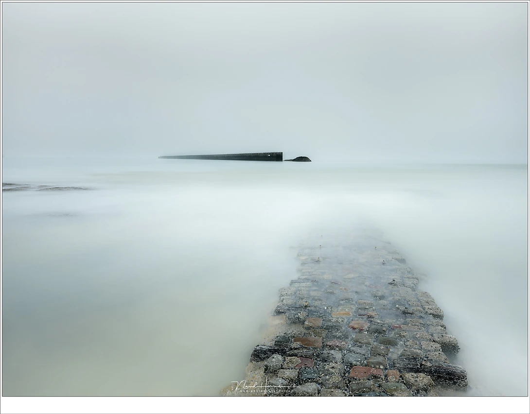 When I came to my senses I did see the possibilities of the weather conditions. But I had to be careful for the incoming tides (EOS 5D mark IV + EF16-35mm @ 24mm | ISO100 | f/11 | 60sec | Kase CPL + ND1000)