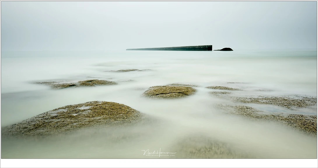 It is unbelievable this is dry land during low tide. You can walk all the way up to the wall on the horizon. Now I think these images are more special than another colorful sunset. (EOS 5D mark IV + EF16-35mm @ 28mm | ISO100 | f/11 | 60sec | Kase CPL + ND