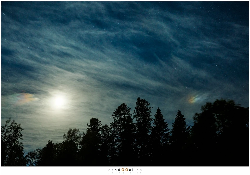 A rare sighting of a moondog, These are not rainbows, although moondogs, and sundogs, show rainbow colors. (EOS 5D3 with 45mm | ISO400 | f/5,6 | 2 sec)