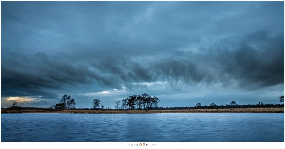 Beautiful patterns in the clouds on this rainy evening. (Canon EOS 1Dx + 24mm | ISO50 | f/16 | 1,3sec)