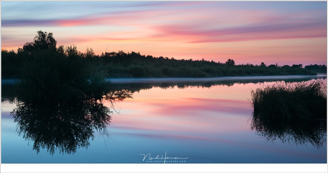 In July 2017 we went out with the hope of spotting noctilucent clouds. When we were on location, we were treated with beautiful twilght colors. We had to wait until the sky became much darker. (EOS 5D4 + 44mm | ISO100 | f/11 | 242sec | Lee Little Stopper