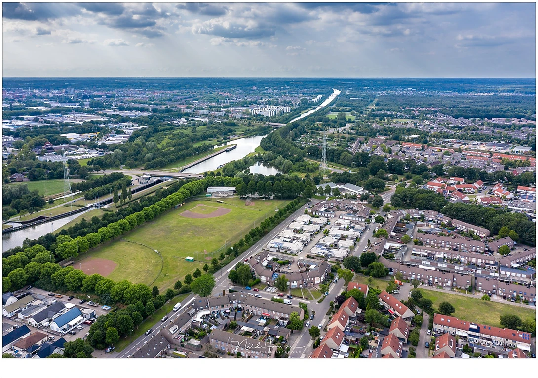 From a high vintage point you can see where I took the photos. The fishing pond is in the middle of the photo. 