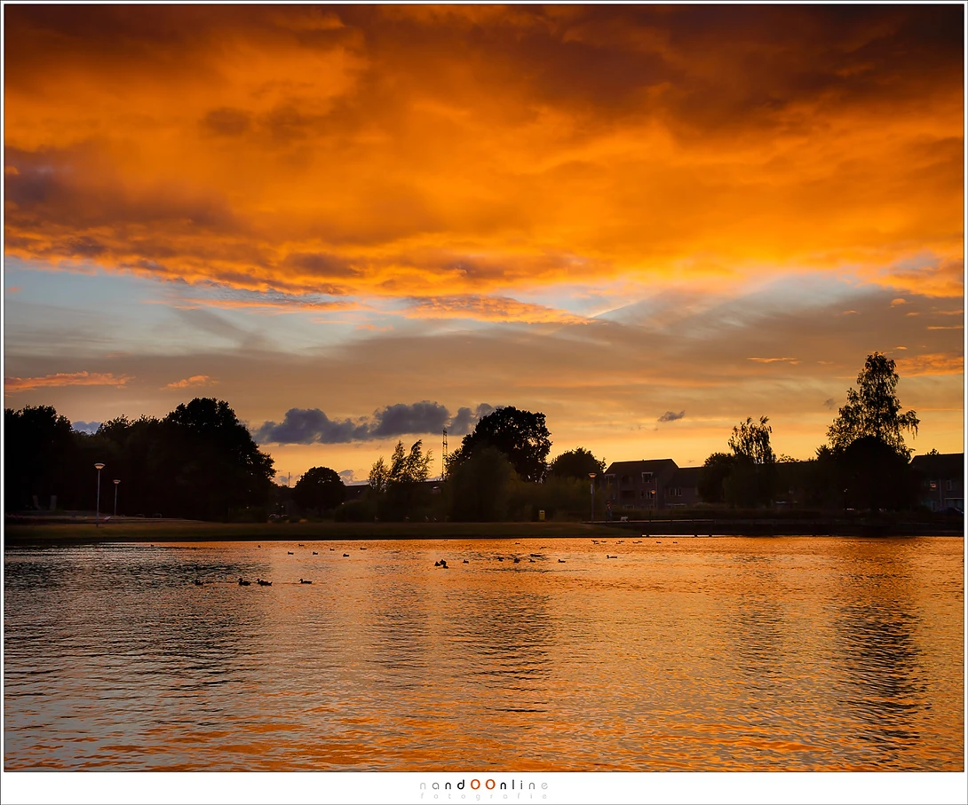 After the sunset the sky became filled with amazing colors in 2015. (Canon EOS 1Dx + 35mm | ISO100 | f/9 | 1/30)
