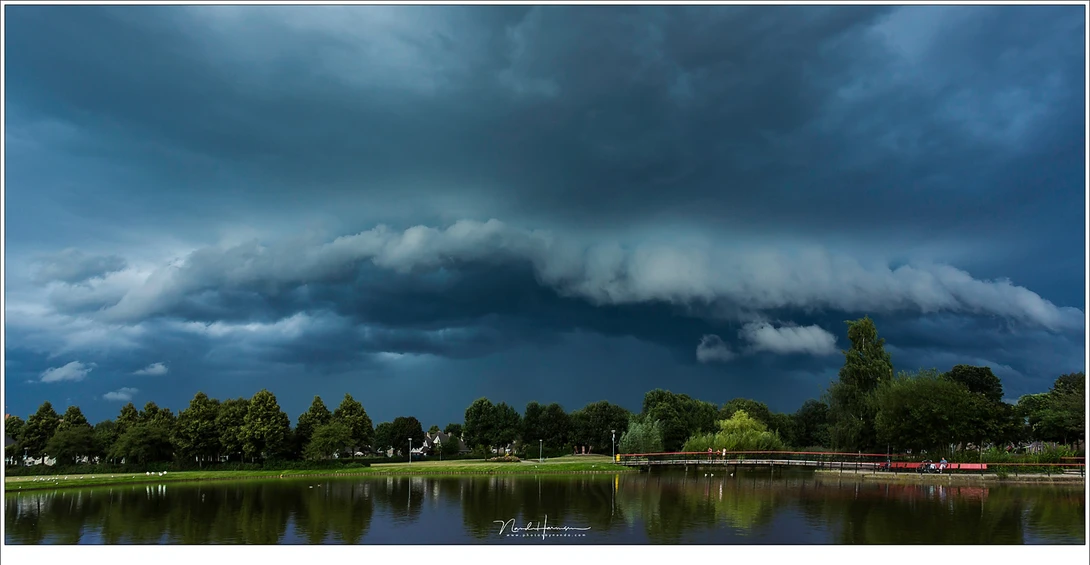 Another example of knowing the possibilities of the area where you live. I watched this shelf cloud roll in, and rushed to the park to capture it in full glory. I forgot to bring a raincoat with me. (Canon EOS 5D3 + 17mm | ISO400 | f/9 | 1/60)