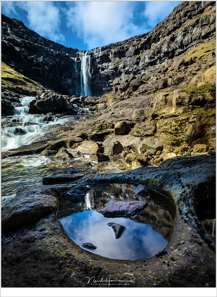 A small round pool that reflects the waterfall, worked perfectly as a foreground subject. If has also become the subject in the frame. (Canon EOS 5D4 + 16mm | ISO100 | f/11 | 1/8)