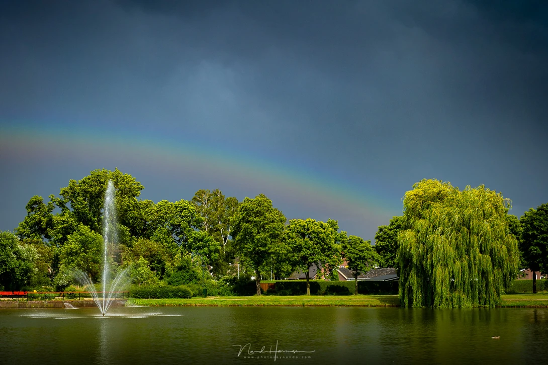 A secondary rainbow (the colors are upside down), low at the horizon. (59mm | ISO400 | f/8 | 1/500)