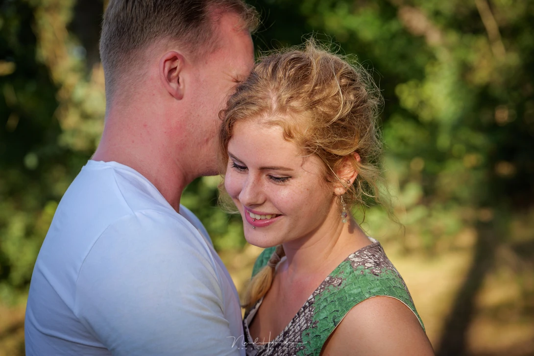 Merijn and Kelly during a loveshoot on a summers eve. The face/eye/body AF worked very well (105mm | ISO100 | f/5,6 | 1/125sec)