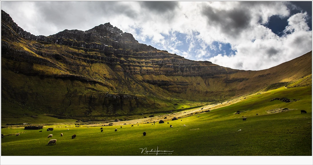 Sometimes a light patch can appear unexpectedly, like this meadow at the Faroe Islands. In that case you have to be quick, because it vanishes in a few seconds. You can be certain it won't happen again soon. When these skies occur, you know it can happen.