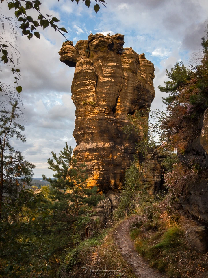 This is the Gohrische Stein, and it takes a nice hike to reach it. It is lit by the setting sun, and shot in DNG file format with my smartphone. It manages to capture the complete dynamic range. (iPhone 6s | 4mm | ISO25 | f/2,2 | 1/115)