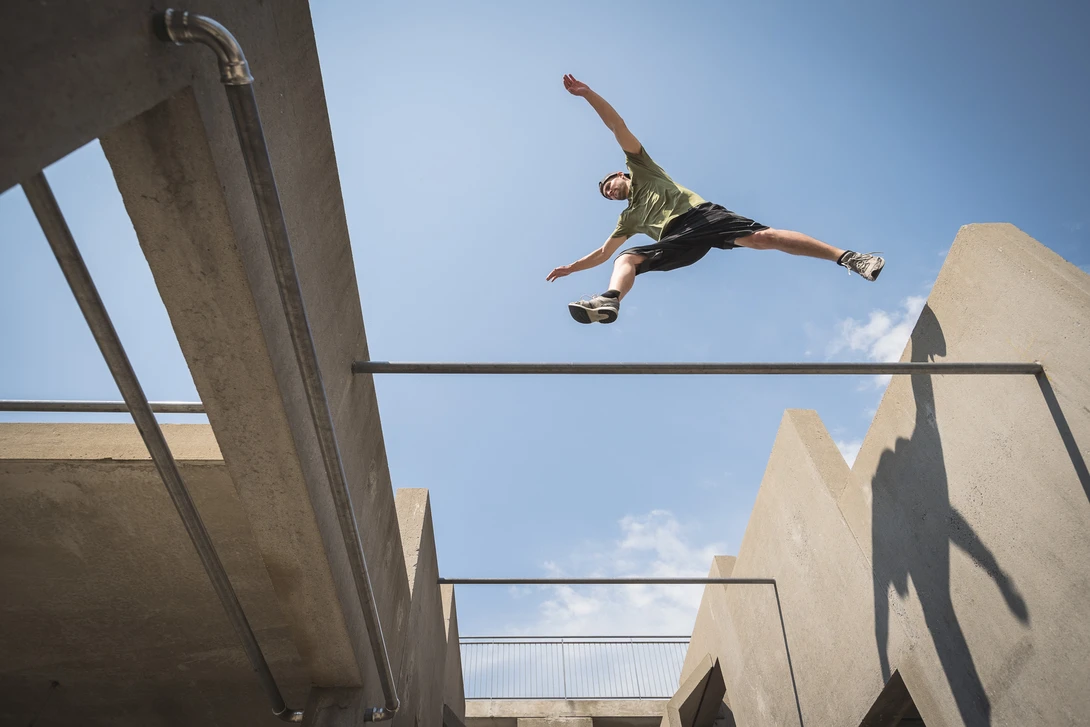 Andy Day BGI parkour photoshoot - Dennis, outdoors
