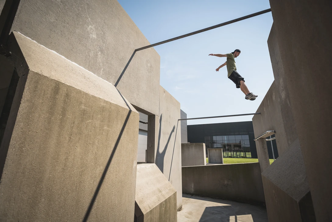 Andy Day BGI parkour photoshoot - Dennis, outdoors