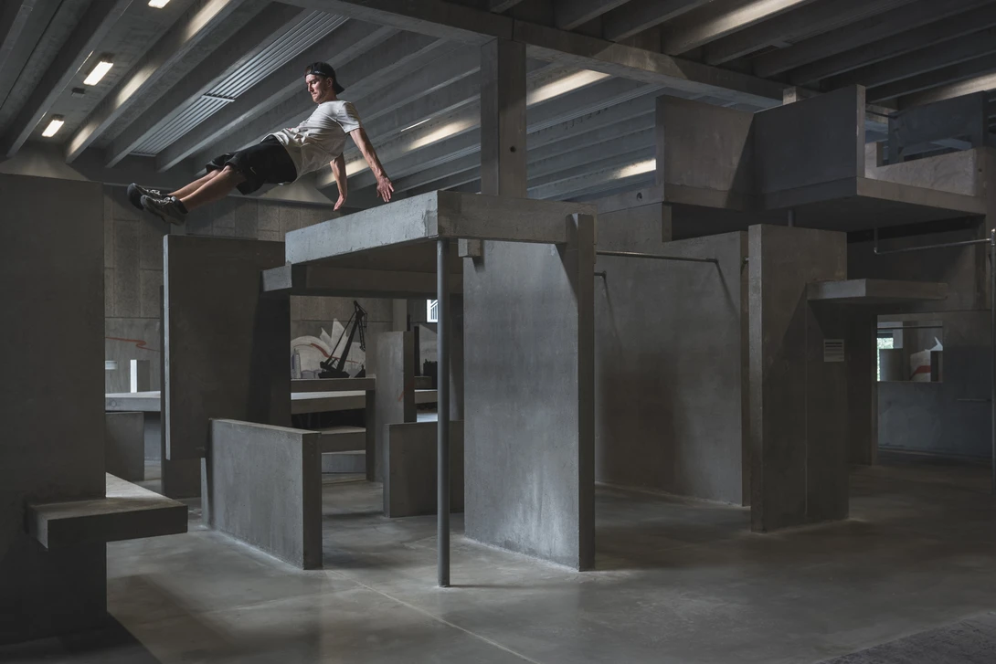 Andy Day BGI parkour photoshoot - Dennis, dash vault