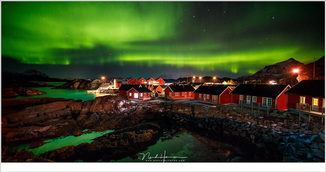 The rorbuer of Mortsund under a green sky. After shooting this photo, there was enough time to enjoy the show. (EOS 5D4 + 16mm | ISO3200 | f/2,8 | 6 sec)