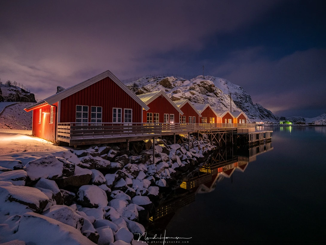 The rorbuer of Mortsund at night (23mm, ISO1600, f/4, 4s, Lonely Speck Pure Night filter, from tripod)