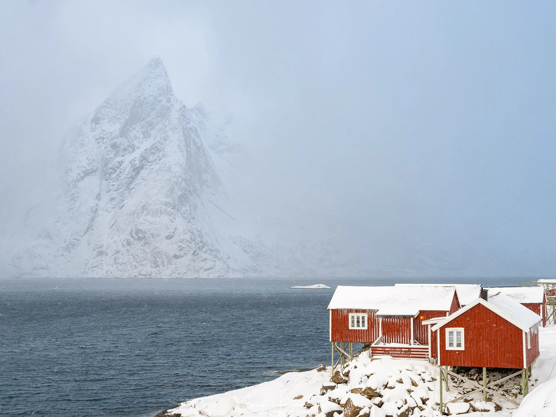 The Robuer of Hamnøy with Olstinden in the back (63mm, ISO1250, f/11, 1/60s, handheld)