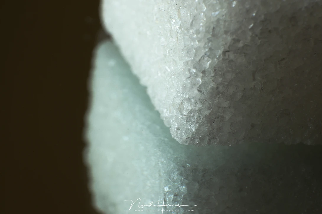 Suger cube on a mirror (EOS 1Dmk3 + EF17-40mm reversed at 24mm | f/16 | ISO100 | 1s)