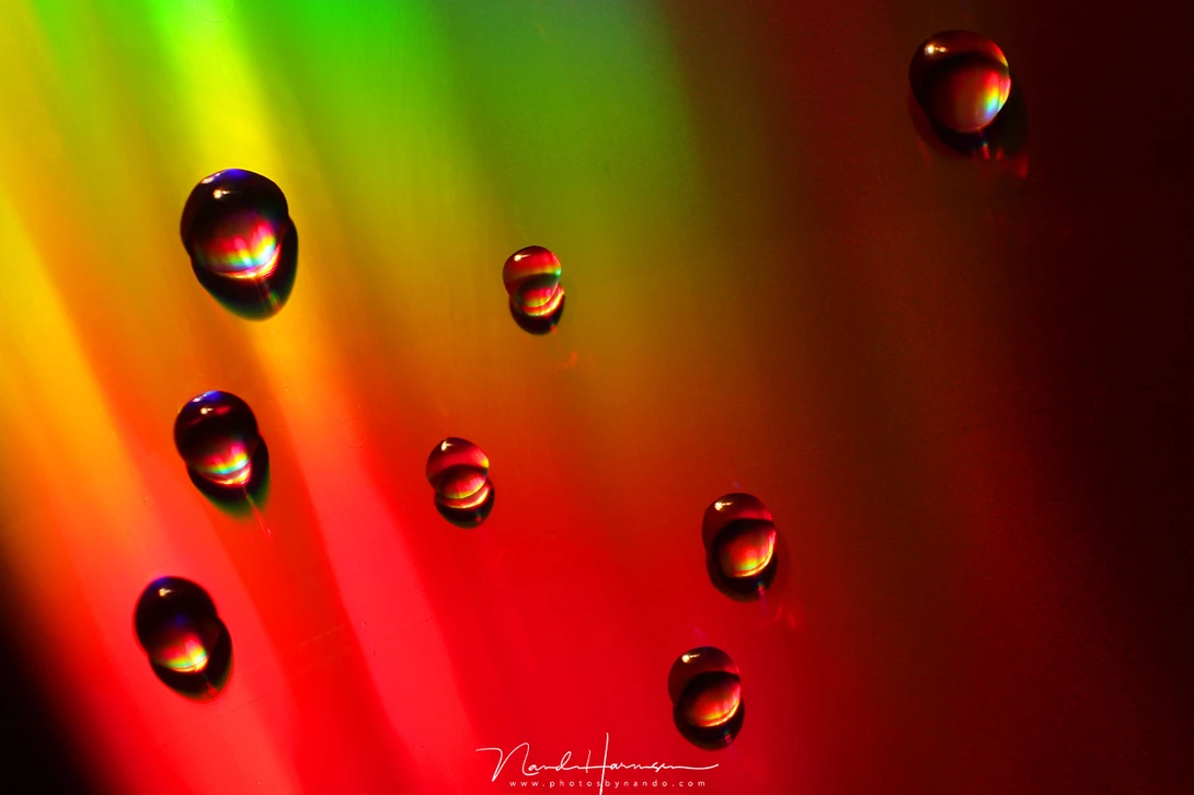Water droplets on a compact disk (EOS 1Dmk3 + EF17-40mm reversed at 40mm | f/8 | ISO100 | 1/2s)