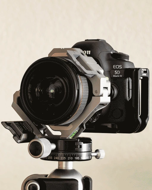 By mounting the TSE frame in a diagonal position, you can cover a wider and higher angle of view. Due to the construction of the TS-E lens, this can only be achieved in this way.