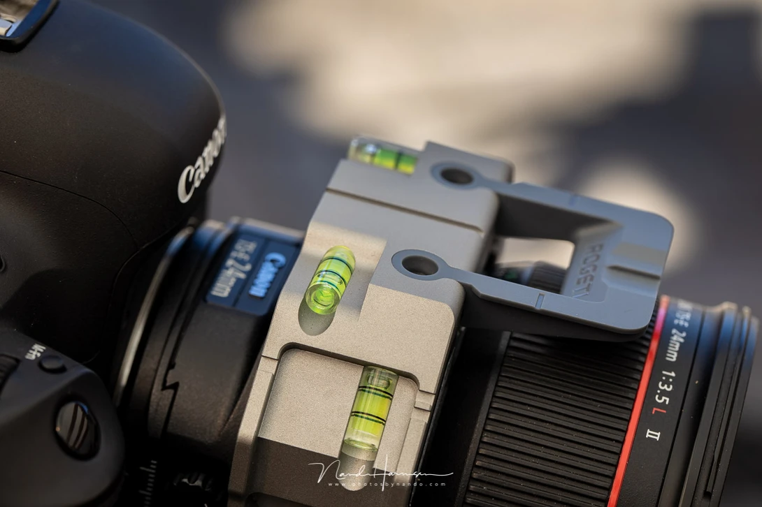 The Rogeti TSE adapter had a lot of spirit bubbles for easy levelling the camera in any angle.