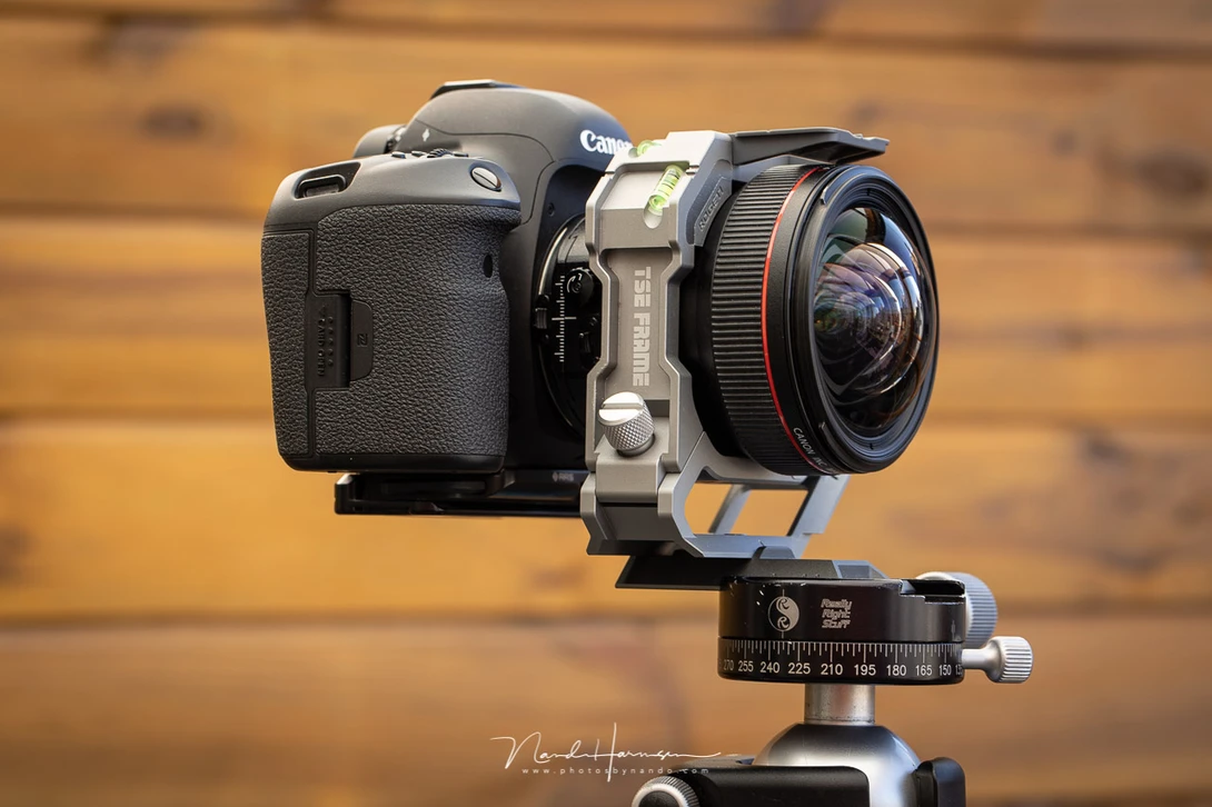 The TS-E 17mm f/4L lens fitted in a Rogeti TSE adapter and mounted with the provided nodal slide. It looks impressive, but does it work as it should be?
