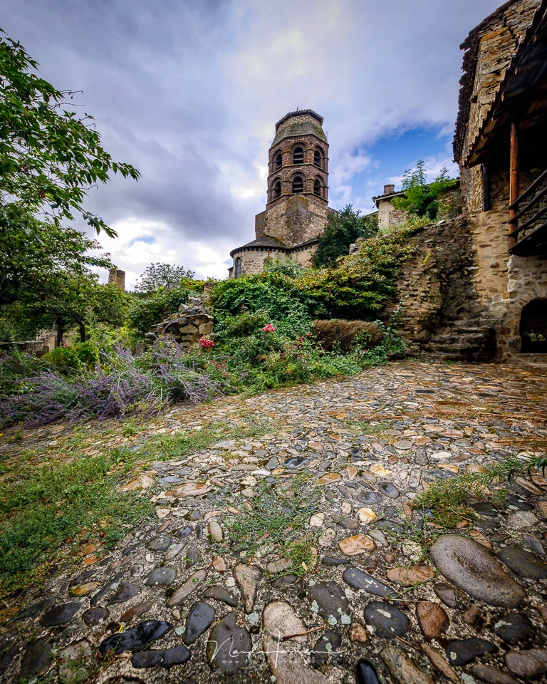 The most beautiful village in France; Lavaudieu. Four horizontal images are used in this vertical panorama, together with focus stacking between those four images. (EOS 5Dmk4 + TS-E 17L, ISO100, f/11, 1/13s)