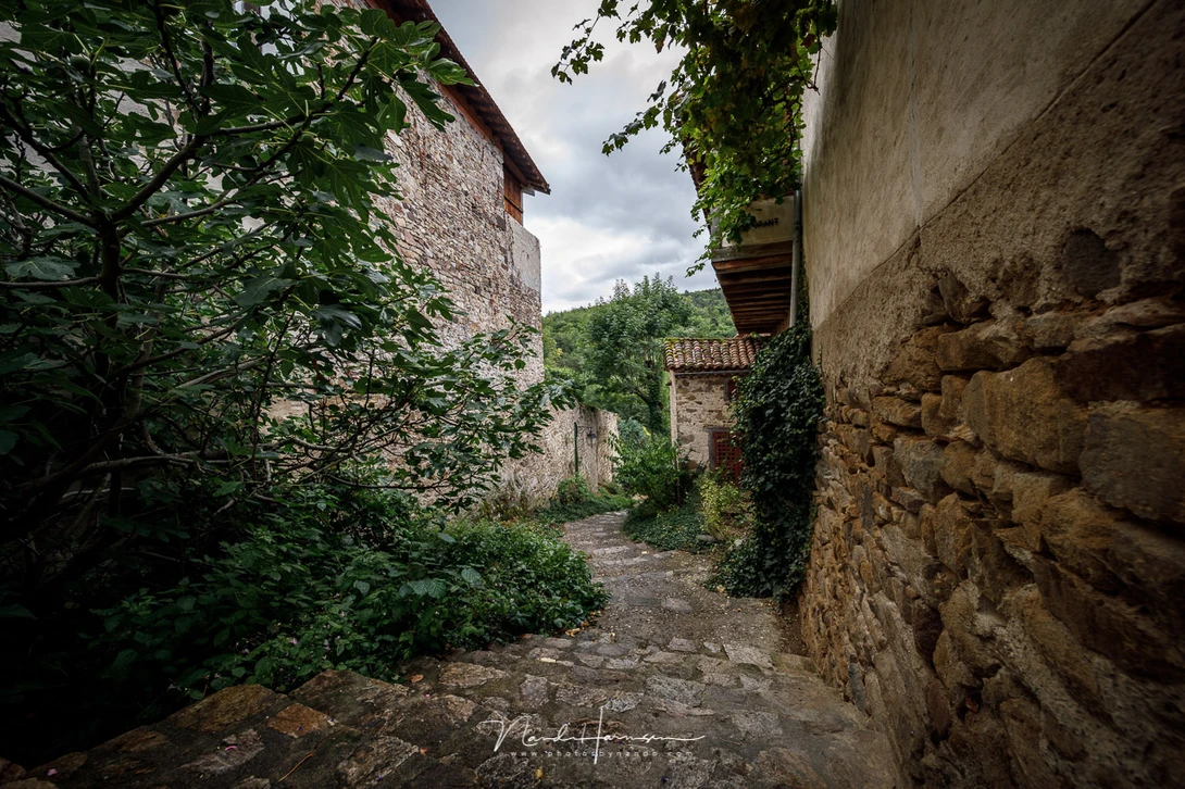 ONe of the alleys in the French village of Lavaudieu, a horizontal panorama made from 4 vertical images (EOS 5Dmk4 + TS-E17L, ISO100, f/11, 1/13s)