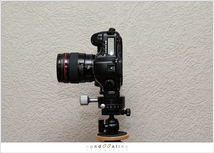 This is how a camera is fitted onto a tripod. I used an L-bracket and a panorama mount for rotating the camera. The rotation axis is approximately at the sensor location of the camera.