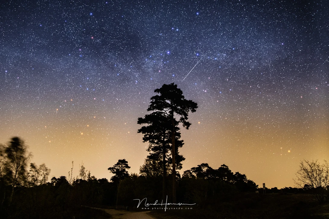 Determine the best shutter speed for photographing shooting stars will be very easy. Now I know the exact shutter speed, and I don't have to guess, or stay on the safe side. (Lyriden meteor and the Milky Way, shot in April 2020)