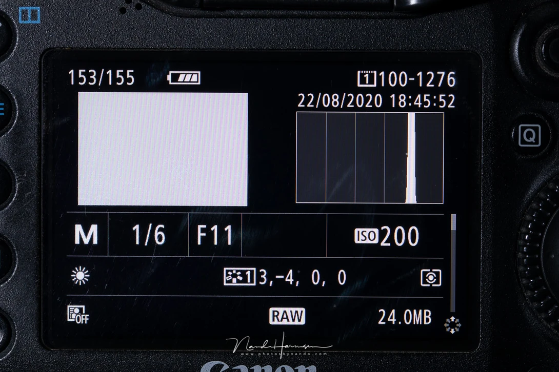 The photo of the white sheet will also be exposed correctly, not influenced by the bright tones of the sheet.