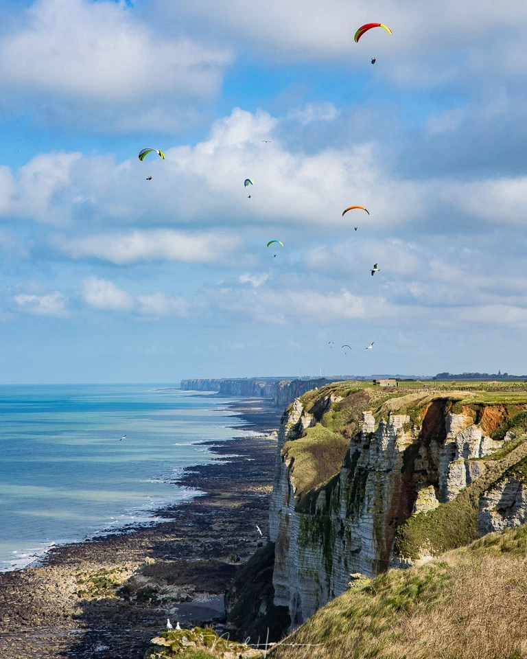 Reality or manipulation? Did I add these paragliders into the image, or is it reality? Can you tell? Well, it is reality. It was the reason why I took this image.