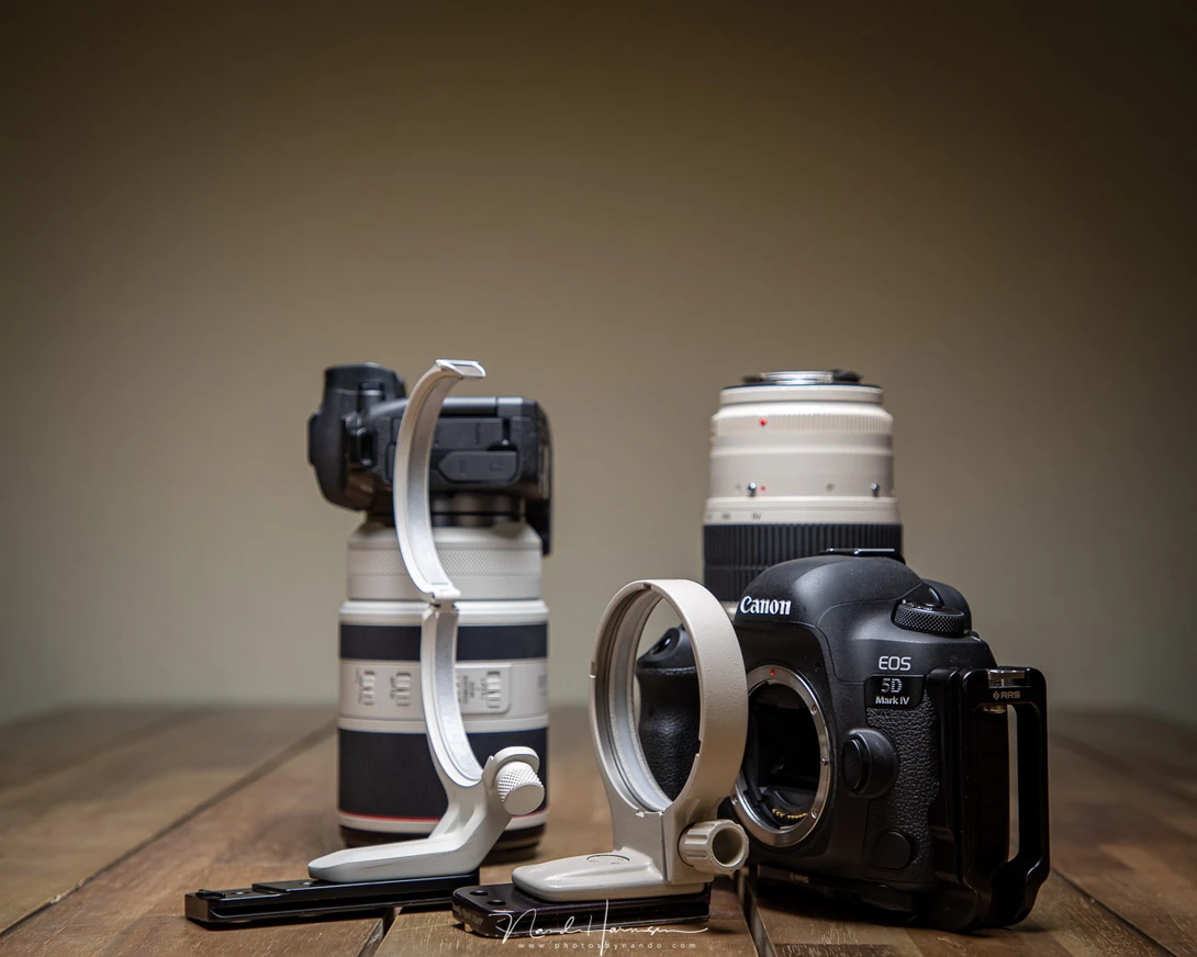 The tripod ring can be removed without taking the lens from the camera. When removed, there is no empty space on the lens.