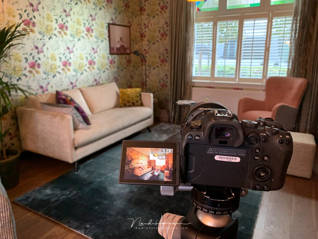 Shooting real estate. The manual focus assist works very convenient with the manual TS-E lenses