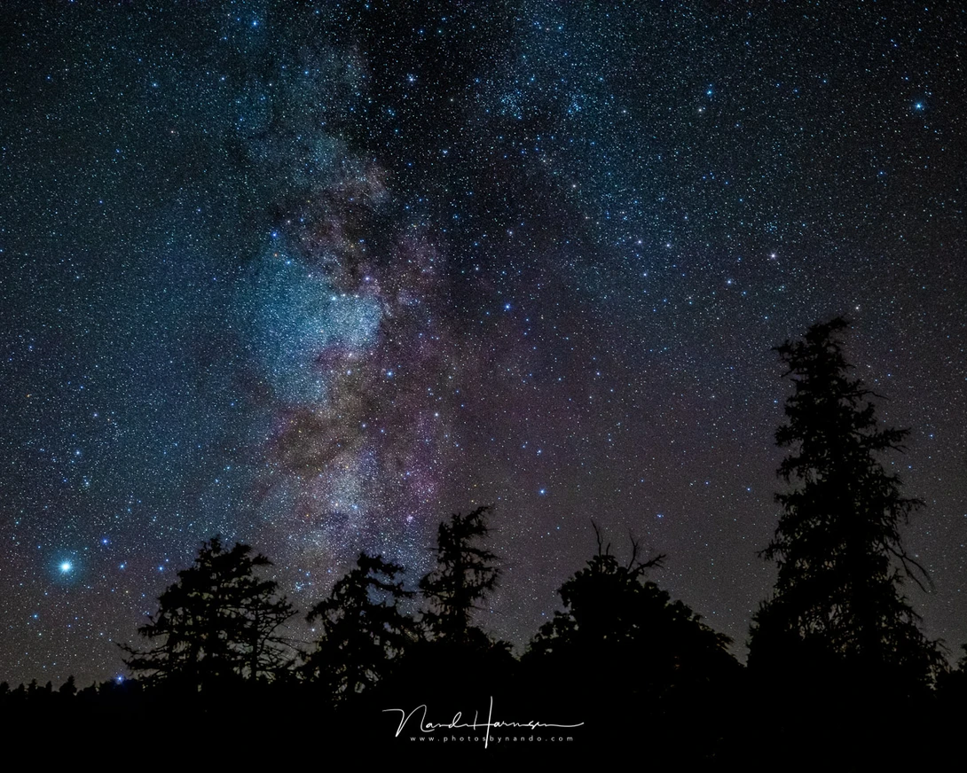 The Milky Way in a rural sky. Shot with the Haida Clear Night filter to remove the last bit of light pollution (35mm - ISO6400 - f/2,8 - 8 sec)