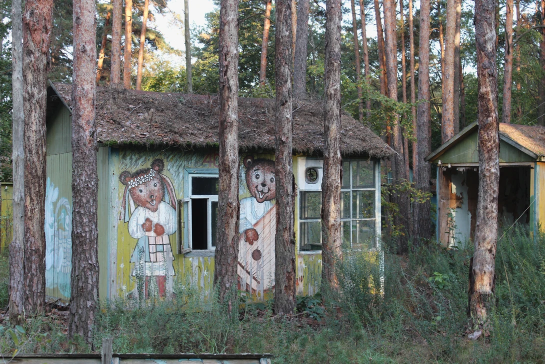 Izumrudniy’ (‘Emerald’) Holiday Camp, near Chornobyl. Darmon Richter.