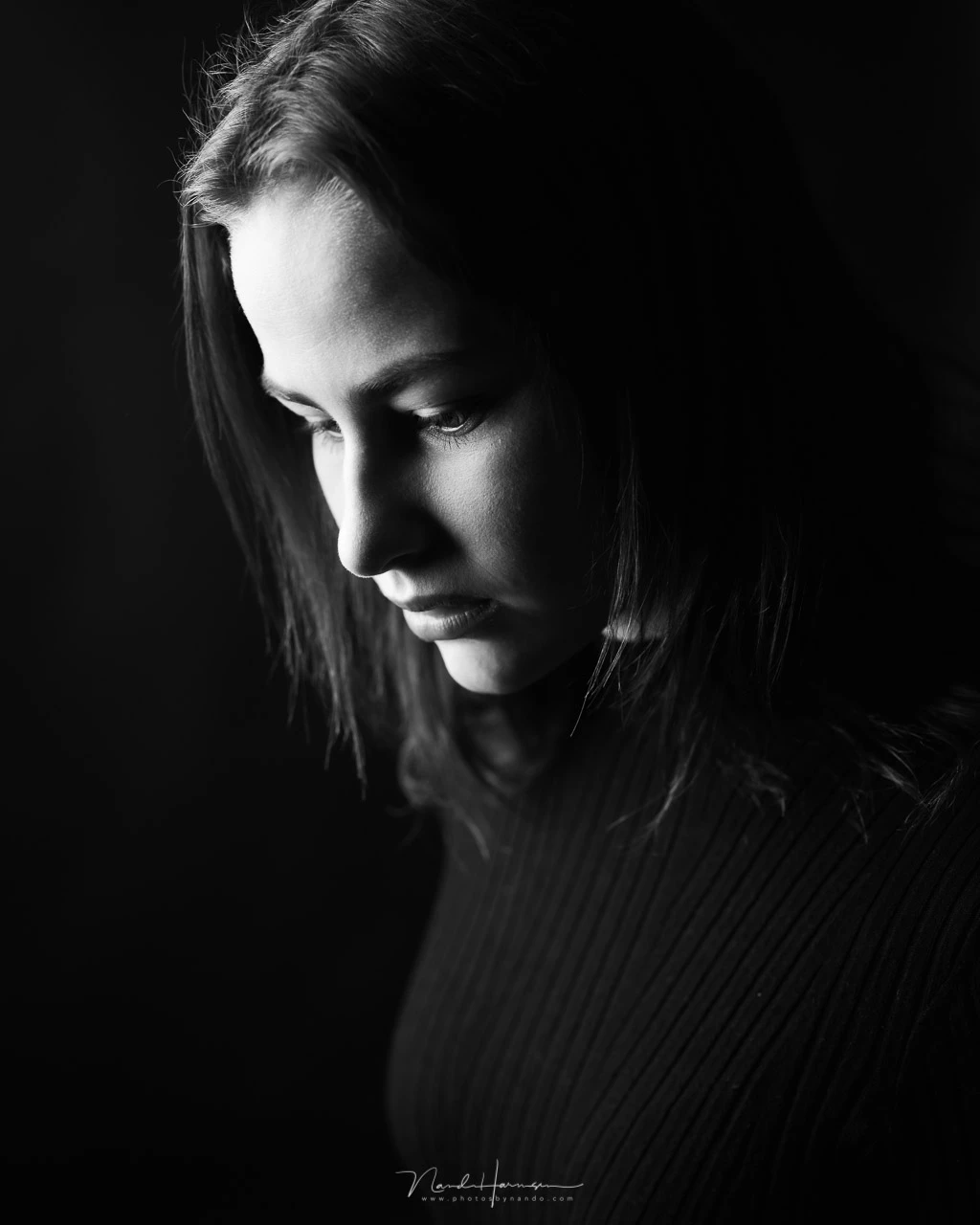 This studio portrait of Iris has a very dark appearance and the contrast between the dark parts and the bright face makes this photo very interesting.