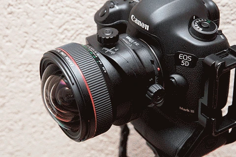 The tilt-function of a tilt-shift lens allows you to place the plane of focus parallel to the landscape. But this kind of photography can be tricky.
