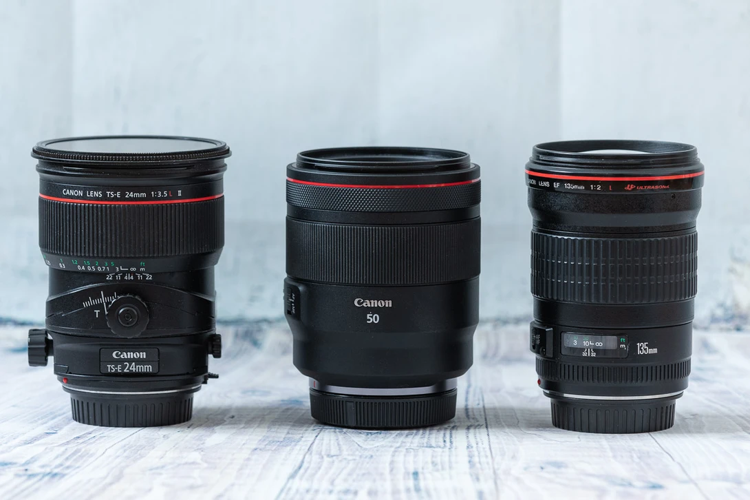 Primes does not necessary mean small. High quality primes with large apertures can be large and heavy.