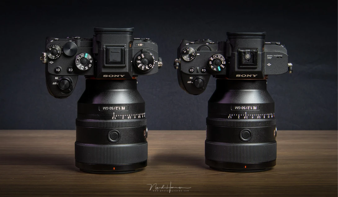 With every new Sony camera, the size and ergonomics become better. Or so it seems. The Sony A1 now has a good grip for me. I like it. Here the Sony A1 is standing next to the Sony A7R II