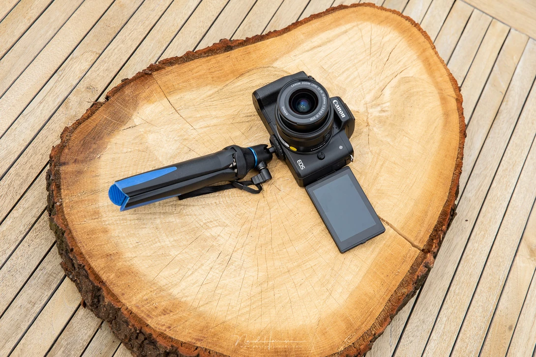 This camera is ideal for videos and vlogs. Just place it on a selfie stick and start filming