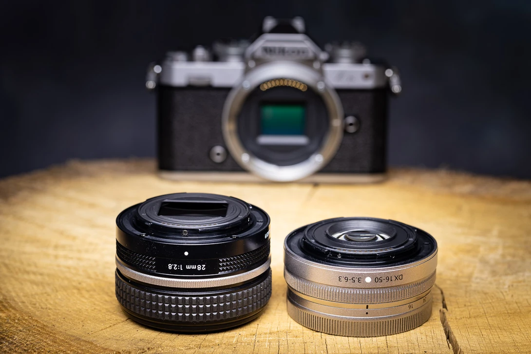 Both lenses are plastic, small, and light weighted.&nbsp;