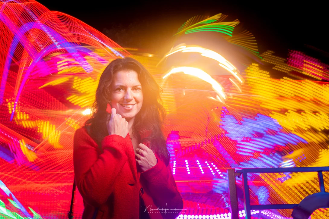 Ilke at the fair (EOS R5, RF 50mm, ISO 50, f/13, 0.8 s, Profoto B10 flash, Haida Mist Black 1/4 filter)