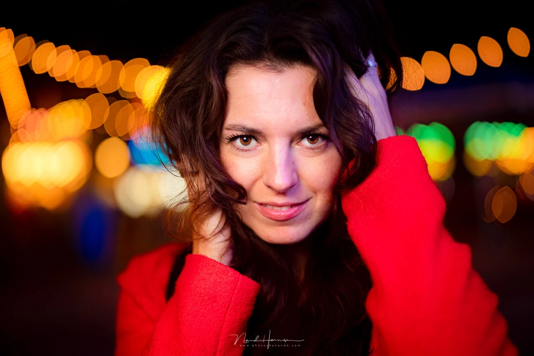 Ilke at the fair (EOS R5, RF 50mm, ISO 50, f/1.2, 1/100 s, Profoto B10 flash, Haida Mist Black 1/4 filter)