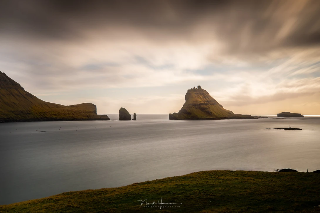 The flow of the water is captured by using a ten stops ND filter.&nbsp; The large water speed, together with the strong winds prevented a flat water surface during the long exposure time.