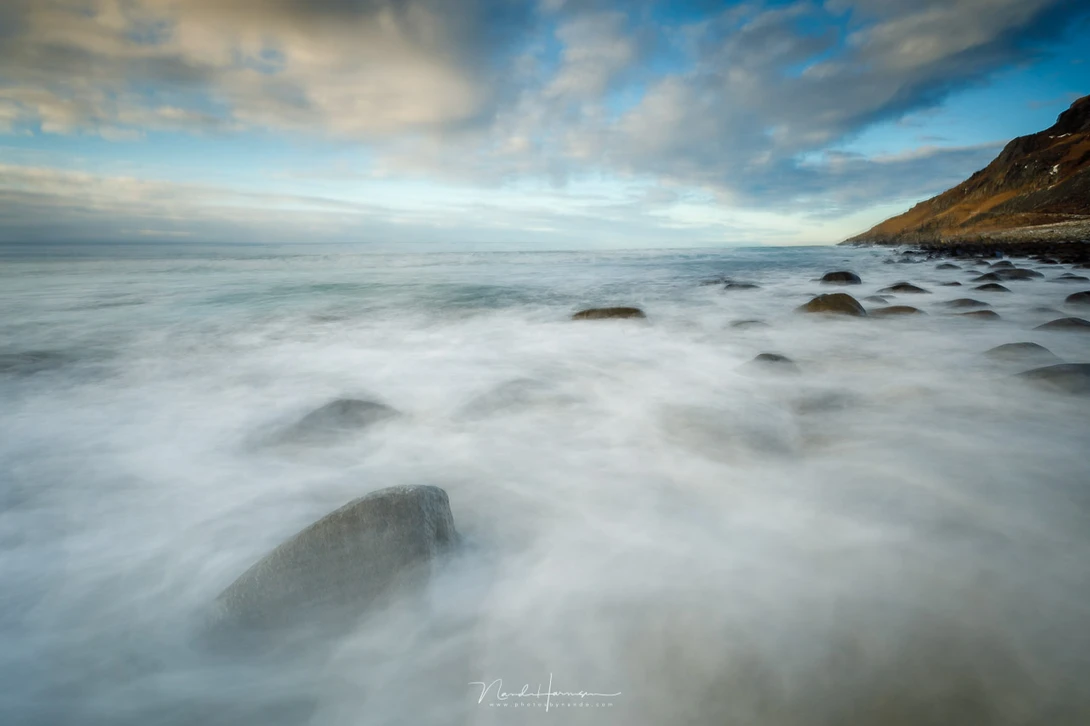 Incoming tide can give a large water speed. This is with a 4 s exposure time.