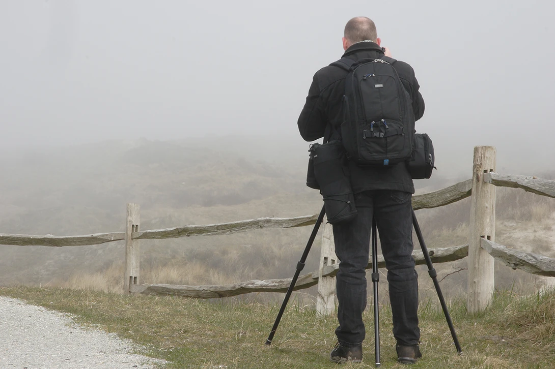 A backpack in combination with a modular lens pouch system allows easy access to a couple of lenses without the need of placing the backpack on the ground.