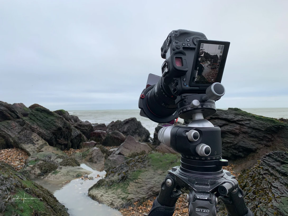 The locking knob secures the Haida M10-II filter holder when rotated.